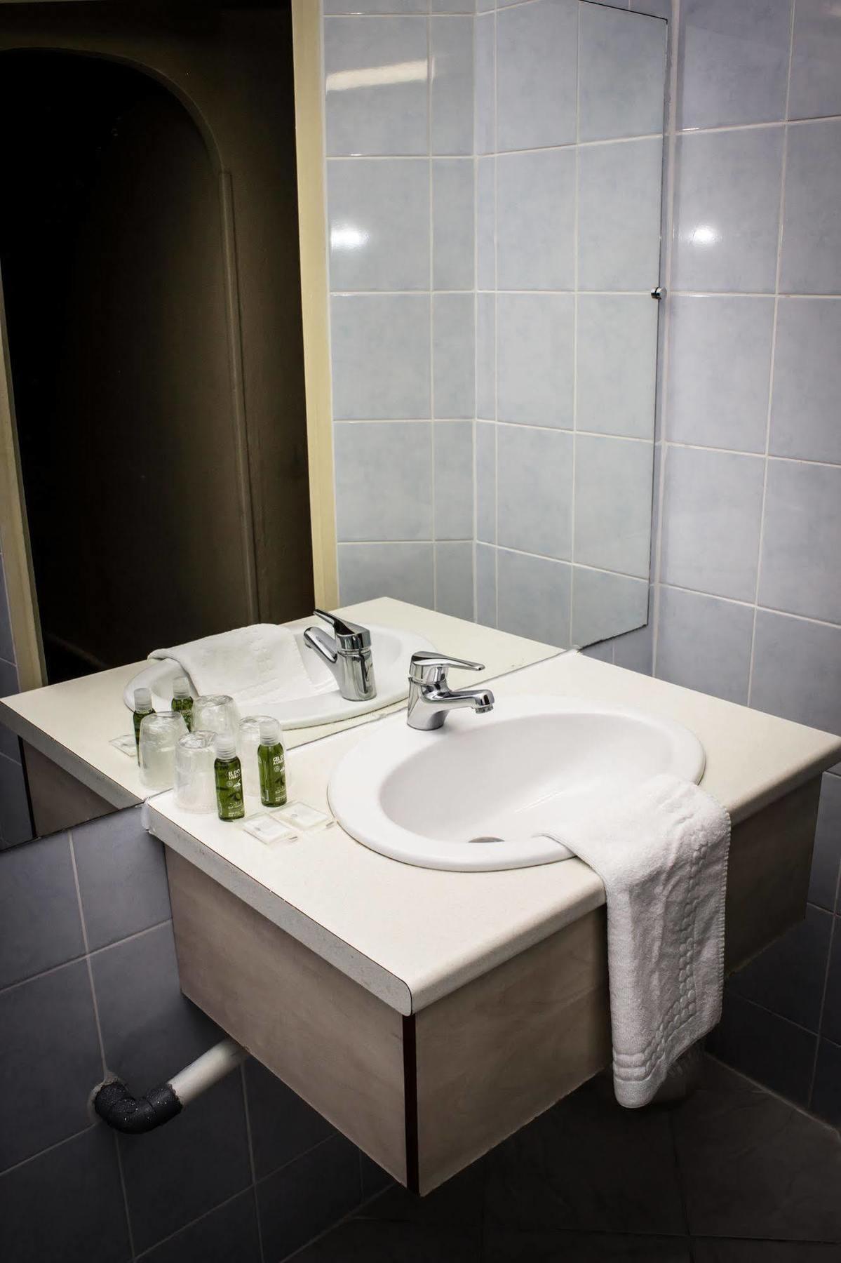Le Terminus Hotel Tarascon Kültér fotó